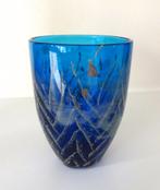 Glazen vaas blauw turquoise met gele tekening Malta 6703-g, Antiek en Kunst, Antiek | Glas en Kristal, Ophalen of Verzenden