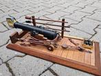 Mooie replica v scheeps kanon op een onderdek 40cm. Uniek, Eu, Eu, Miniatuur of Beeldje, Ophalen of Verzenden