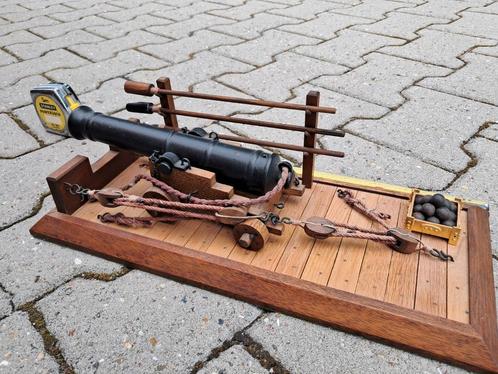 Mooie replica v scheeps kanon op een onderdek 40cm. Uniek, Verzamelen, Militaria | Algemeen, Marine, Miniatuur of Beeldje, Ophalen of Verzenden