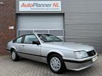 Opel Monza 2.5i! Automaat! Schuifdak! *45.842KM!*, 135 pk, Overige modellen, Origineel Nederlands, Bedrijf
