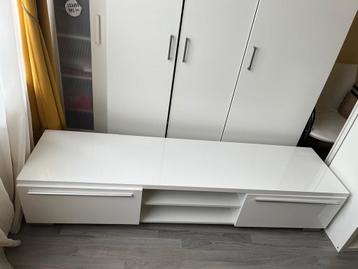 Tv meubel hoogglans  beschikbaar voor biedingen