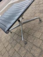 Vitra Eames Padded Stool - Zeer Goede Staat!, Minder dan 50 cm, Vierkant, Minder dan 50 cm, Ophalen of Verzenden