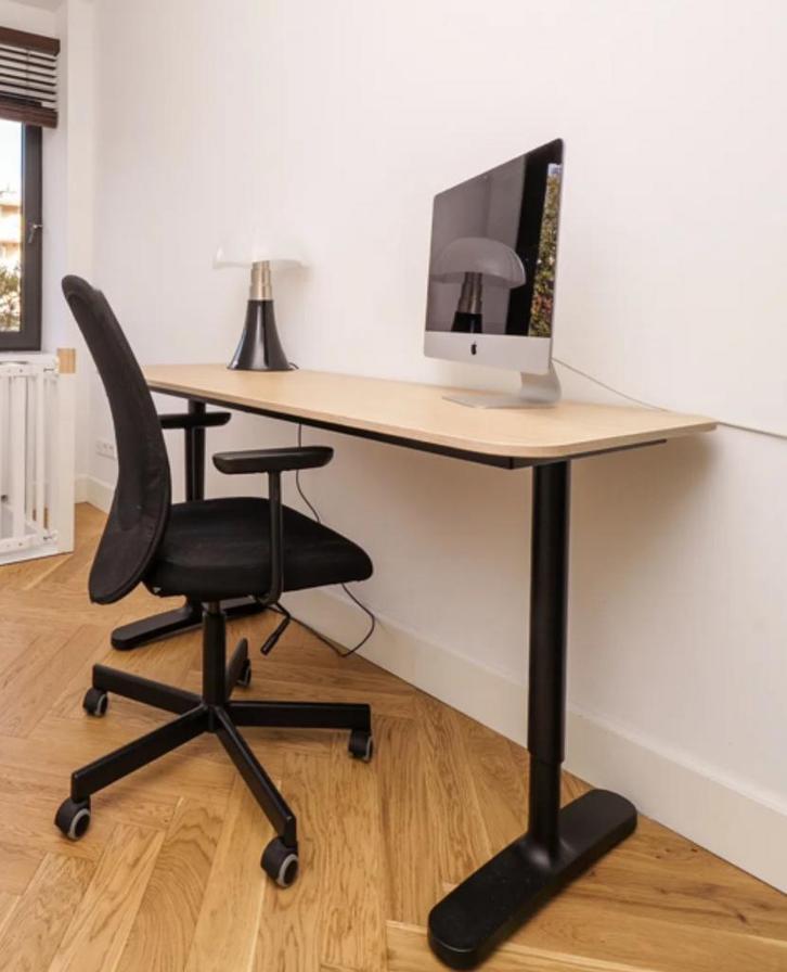 Ikea Bekant Bureau - In hoogte verstelbaar, Huis en Inrichting, Bureaus, Zo goed als nieuw, Bureau, In hoogte verstelbaar, Ophalen