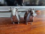 2 beeldjes Ram + 2 ballen + Medaillon / Alles is van IJzer, Verzamelen, Beelden en Beeldjes, Ophalen, Zo goed als nieuw, Dier