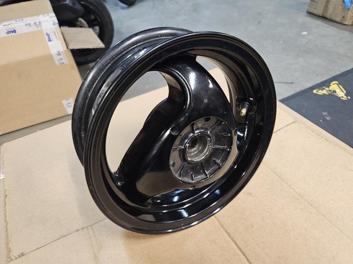 Achtervelg /Wiel Piaggio Tph 110mm Trommel zwart nette staat, Fietsen en Brommers, Brommeronderdelen | Scooters, Zo goed als nieuw