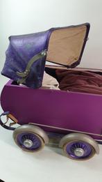 Vintage, antieke kinderwagen, poppenwagen, paars. S15, Verzamelen, Poppen, Ophalen of Verzenden, Gebruikt, Pop