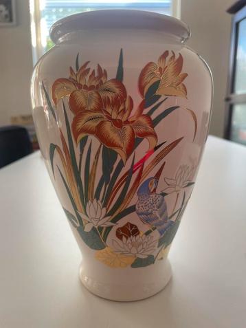 Blikvanger vintage bloemen en vogel vaas Italië exclusief beschikbaar voor biedingen