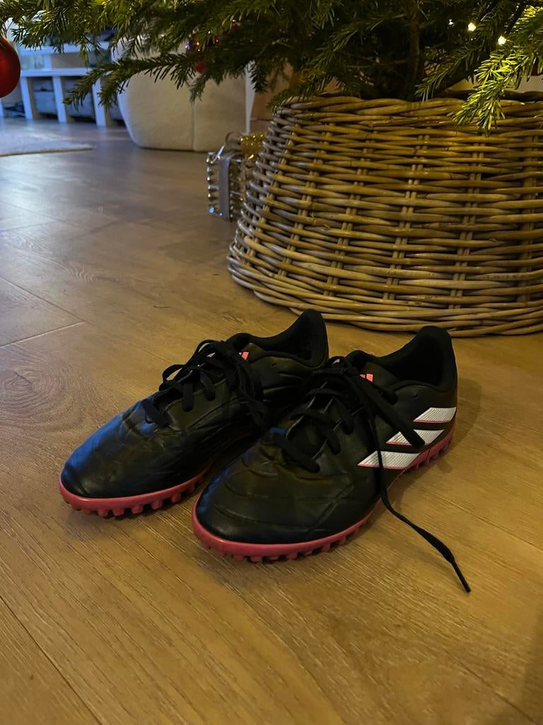 Adidas Kunstgras Voetbalschoenen - Maat 36.5, Sport en Fitness, Voetbal, Ophalen, Gebruikt, Schoenen