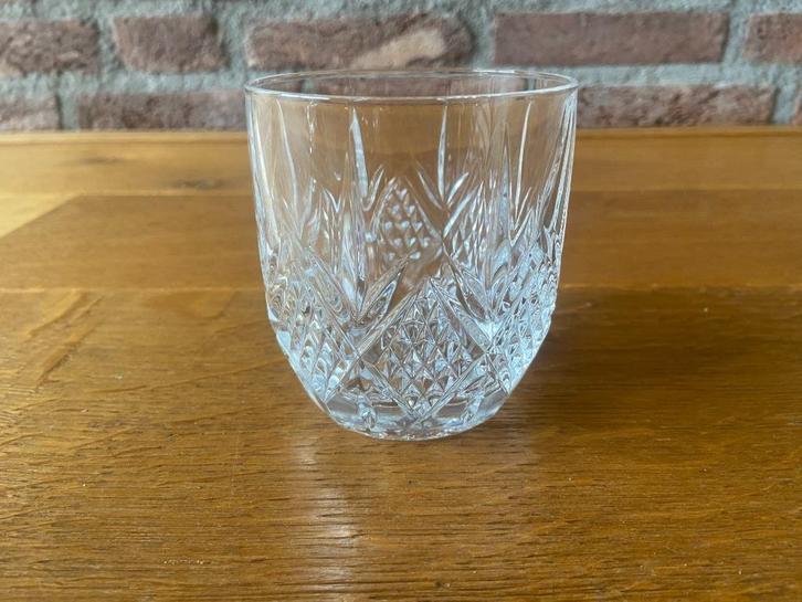 Prachtig degelijk waterglas 9 x 8 cm, Verzamelen, Glas en Borrelglaasjes, Zo goed als nieuw, Overige typen, Ophalen of Verzenden