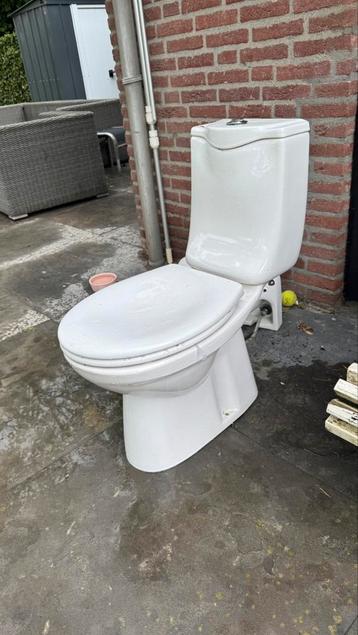 Toiletpot wit. Staand model SFINX beschikbaar voor biedingen