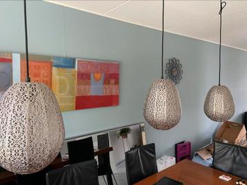 3 hanglampen in mat zilvergrijs beschikbaar voor biedingen