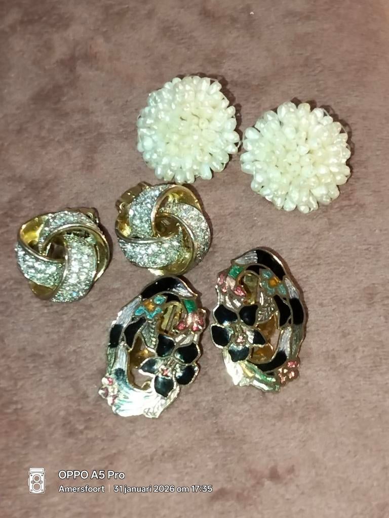 Vintage Clip on oorbellen, Ophalen of Verzenden, Gebruikt, Overige materialen, Met strass