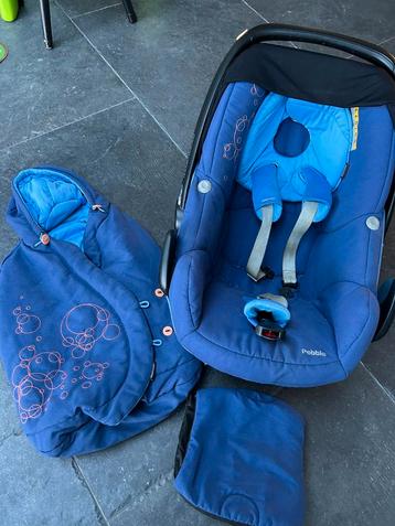 Maxi-Cosi Pebble met accessoires beschikbaar voor biedingen