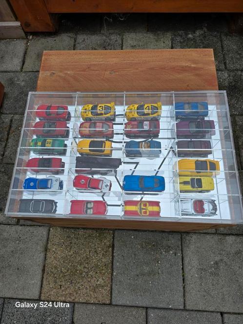 Chevrolet Corvette 22 stuks in een originele opbergdoos, Hobby en Vrije tijd, Modelauto's | 1:43, Zo goed als nieuw, Ophalen