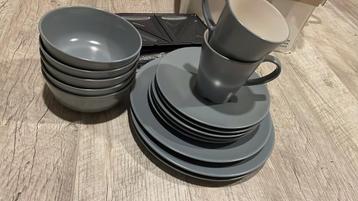 Servies - Borden, kommen en kopjes - Grijs beschikbaar voor biedingen