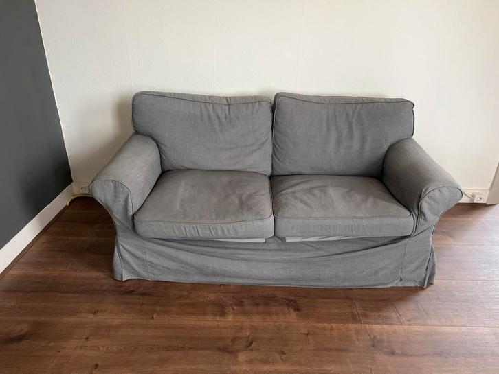 Ikea Ektorp grijze bank tweezitsbank - wasbare hoes!, Huis en Inrichting, Banken | Bankstellen, Gebruikt, Rechte bank, Tweepersoons