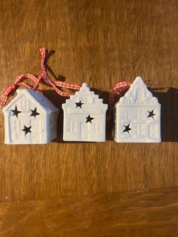 stenen kersthuisjes met lichtjes beschikbaar voor biedingen