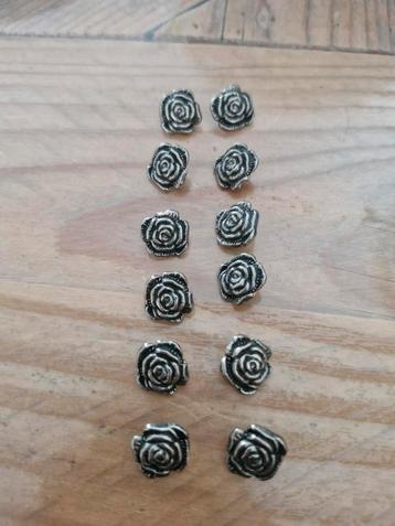 Jaren '80 Italiaanse Roos knoopjes. beschikbaar voor biedingen