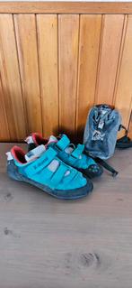 Klimschoenen maat 39 + magnesium zak, Sport en Fitness, Klimsport, Ophalen of Verzenden, Klimsportschoenen