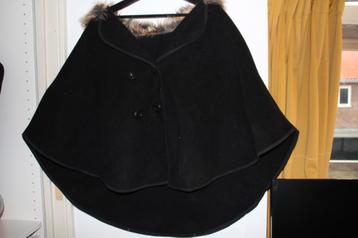 ZGAN Vilt Cape met faux bontkraag - zwart/bruin one size beschikbaar voor biedingen