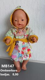 Poppenkleertjes baby pop omkeerbare badjas roodkapje. KiKa., Ophalen, Nieuw, Babypop