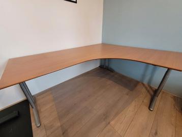 TE KOOP: BUREAUTAFEL