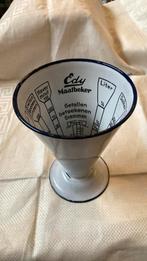 Edy  maatbeker, crèmekleurig met gouden rand, Antiek en Kunst, Ophalen of Verzenden