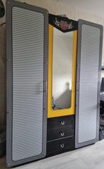 Kleding kast, Ophalen