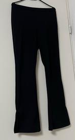 Zwarte broek met split maat  M, Kleding | Dames, Broeken en Pantalons, Ophalen of Verzenden, Zo goed als nieuw