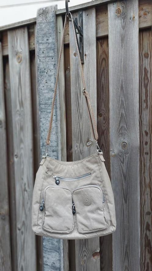 Kipling schoudertas zgan beige/ leverkleur, Sieraden, Tassen en Uiterlijk, Tassen | Damestassen, Zo goed als nieuw, Schoudertasje