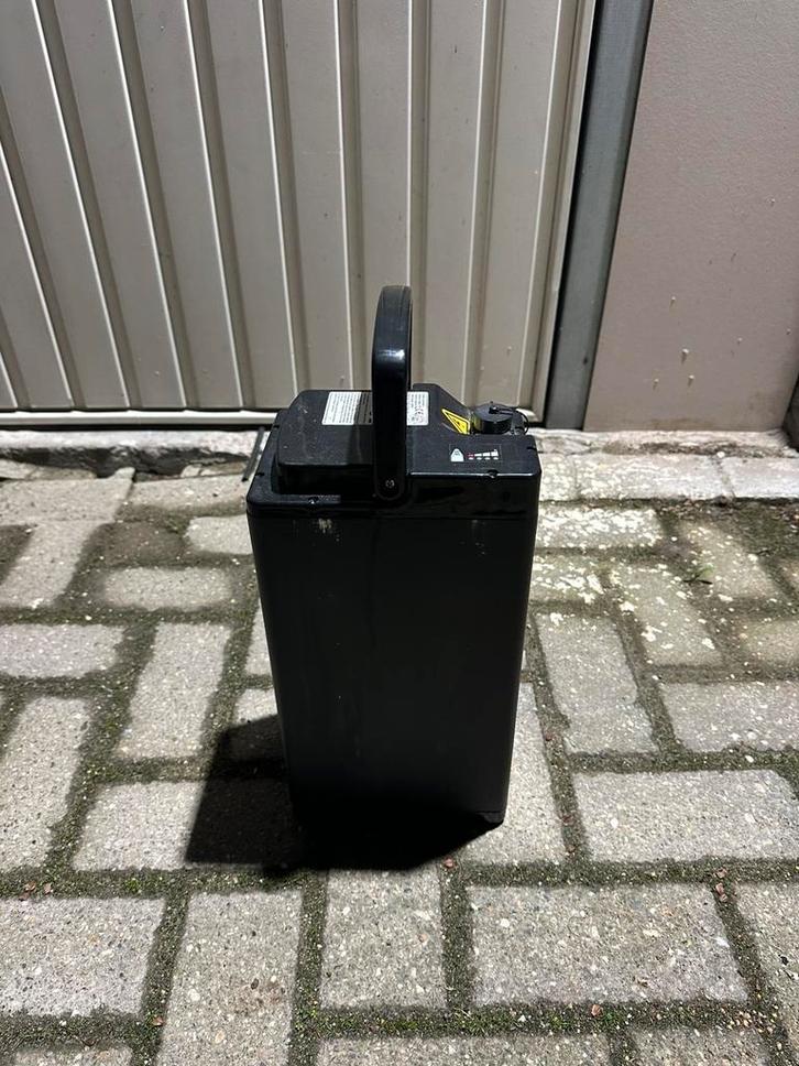 La souris e sourini accu te koop, Fietsen en Brommers, Brommeronderdelen | Scooters, Zo goed als nieuw, Overige merken, Overige typen