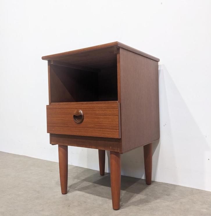 Scandinavisch vintage nachttje., Huis en Inrichting, Slaapkamer | Nachtkastjes, Zo goed als nieuw, Minder dan 55 cm, Minder dan 45 cm