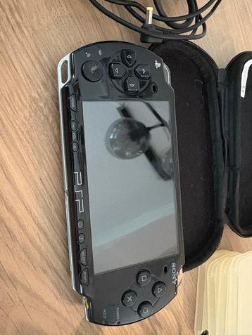PSP 2004 met FIFA 08 en accessoires beschikbaar voor biedingen
