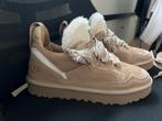 UGG Lowmel nieuw, Beige, Nieuw, Ophalen of Verzenden, Sneakers of Gympen