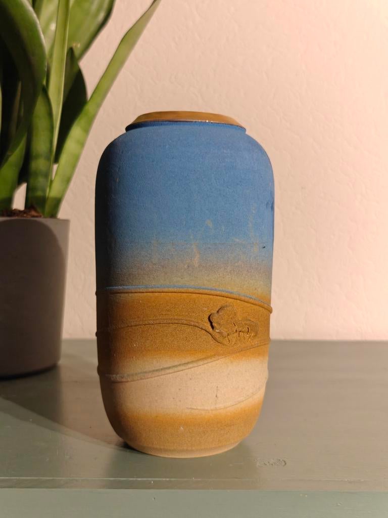Keramische vaas Marianne Cole – handgemaakt en gesigneerd, Gebruikt, Overige kleuren, Aardewerk of Porselein, Ophalen of Verzenden