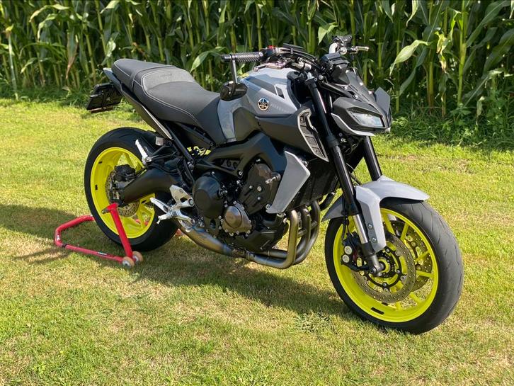 Yamaha MT 09 met Akrapovic mt 09, Motoren, Motoren | Yamaha, Particulier, Naked bike, meer dan 35 kW, 3 cilinders, ABS, LED Verlichting
