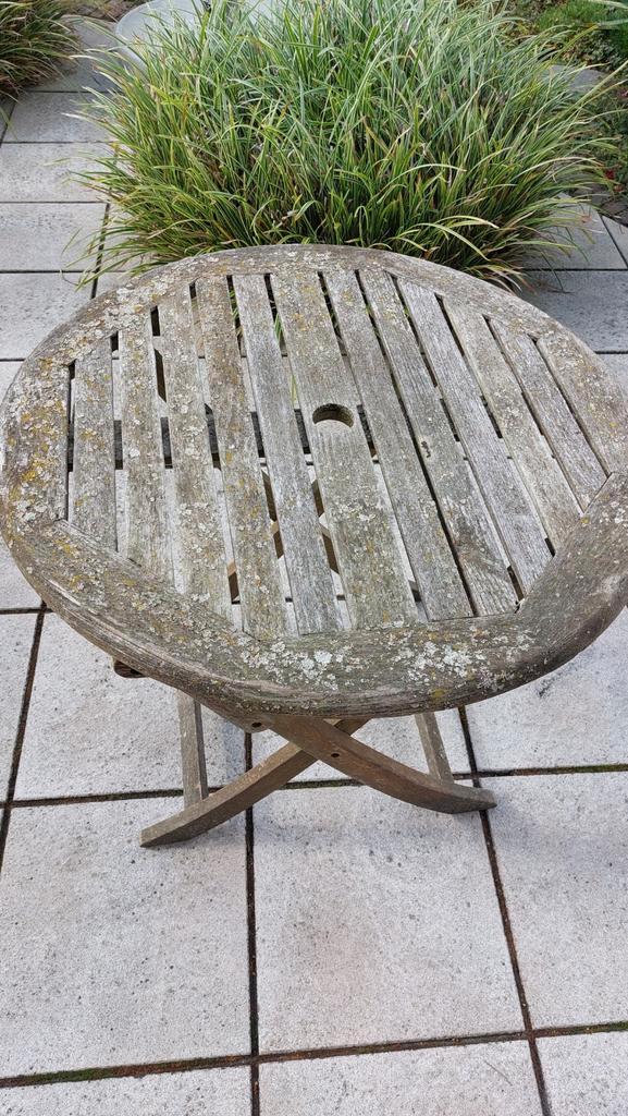 Klein tuintafeltje - Rond en inklapbaar, Tuin en Terras, Tuintafels, Gebruikt, Rond, Hout, Ophalen