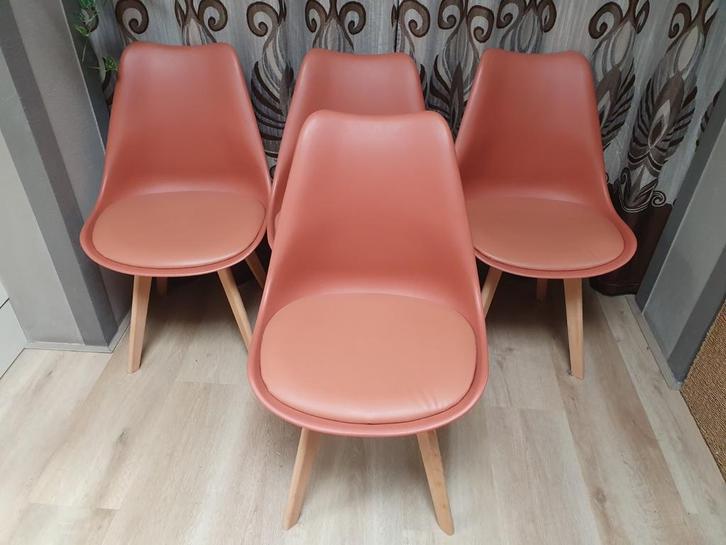Set van 4 Leuke Stoelen, Huis en Inrichting, Stoelen, Zo goed als nieuw, Vier, Hout, Kunststof, Overige kleuren, Ophalen