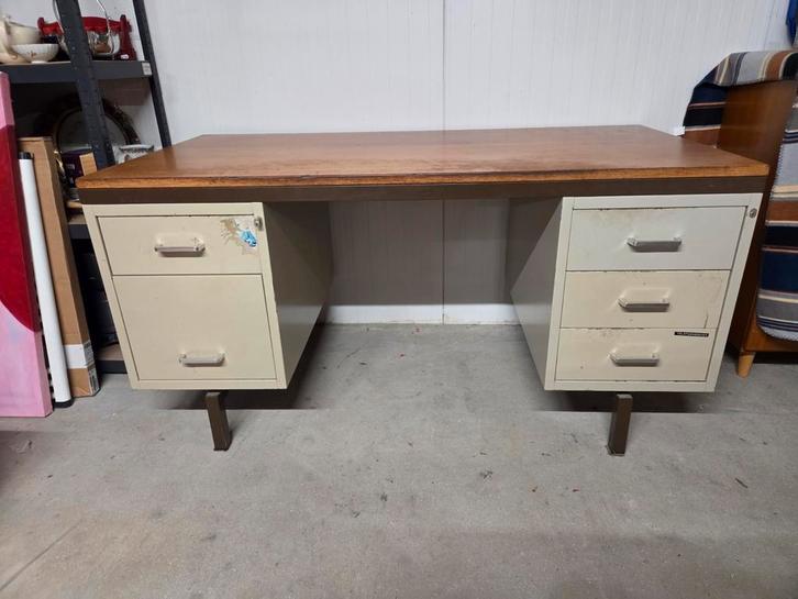 Vintage retro stalen bureau, Huis en Inrichting, Bureaus, Gebruikt, Ophalen