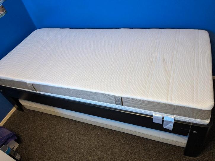 Bed met Auping bedframe en matras 90 x 200 cm, Huis en Inrichting, Slaapkamer | Bedden, Gebruikt, Eenpersoons, 90 cm, 200 cm, Hout