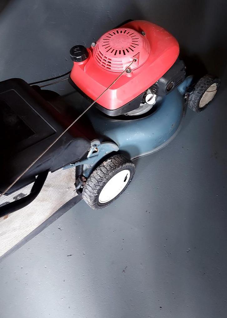 Honda grasmaaier in goede staat., Tuin en Terras, Grasmaaiers, Gebruikt, Benzine-grasmaaier, 40 t/m 49 cm, Cirkelmaaier, Opvangbak