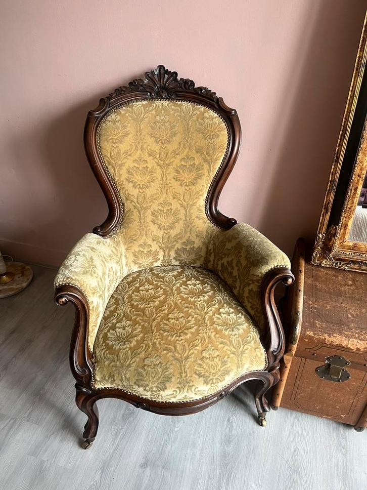 Fauteuil Antiek Goudgeel gestoffeerd, Antiek en Kunst, Antiek | Meubels | Stoelen en Banken, Ophalen