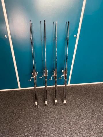 MEGA OPRUIMING Complete snoekvis sets incl gevlochtend draad beschikbaar voor biedingen