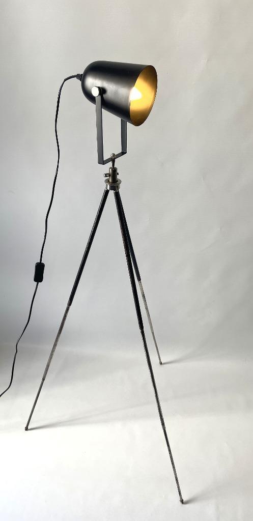 driepoot statief Contessa-Nettel jaren ’20 vintage + lamp, Huis en Inrichting, Lampen | Vloerlampen, Gebruikt, 100 tot 150 cm