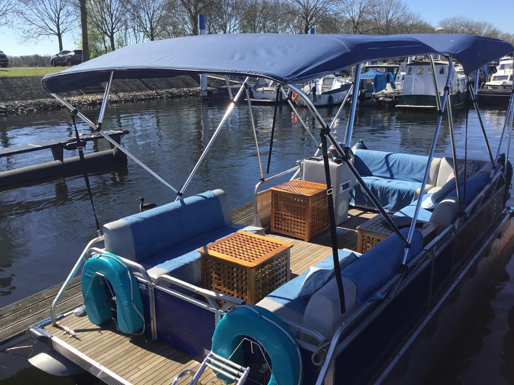 Zeer goed onderhouden ponton boot met vrijwel nieuwe motor, Ophalen, Gebruikt, Aluminium, Minder dan 10 pk