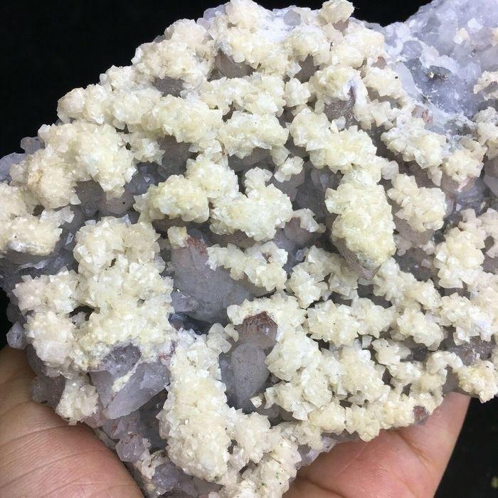 Dolomiet op skeletkwarts matrix. 408 Gram, Ophalen of Verzenden, Mineraal