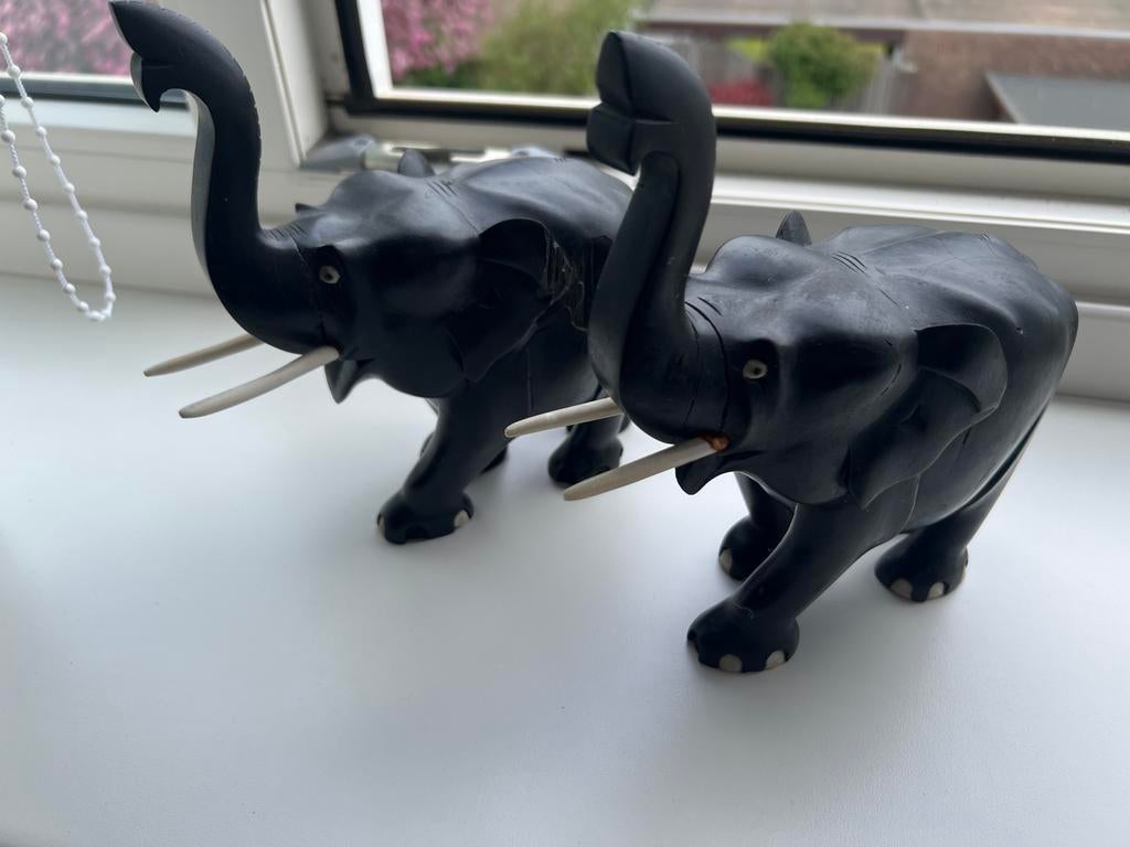 Twee olifanten van ivoor, Antiek en Kunst, Ophalen, Minder dan 20 cm, Natuurlijk materiaal, Zoogdier