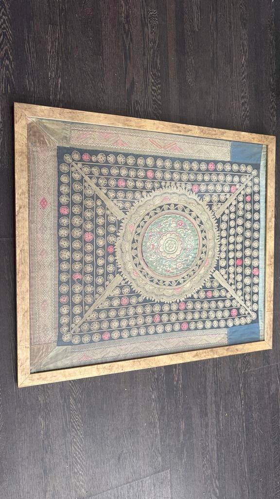 Geborduurd wandkleed in mooie lijst, Antiek en Kunst, Ophalen of Verzenden