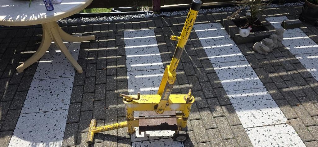 Stenenknipper Almi, Ophalen, Gebruikt