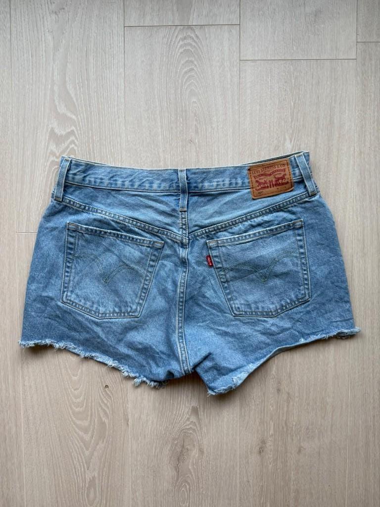 Levi's Korte Spijkerbroek W32, Kleding | Dames, Spijkerbroeken en Jeans, Blauw, ..., Ophalen of Verzenden, Zo goed als nieuw